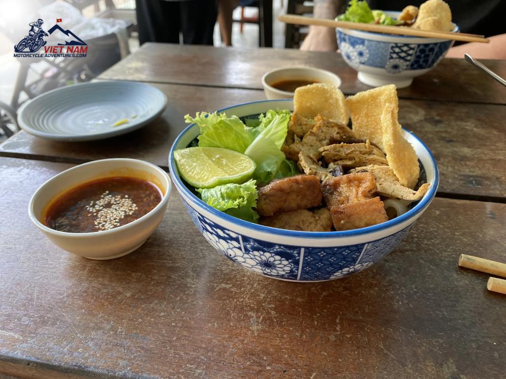 Cao Lau is the pride of Hoi An’s cuisine | vietnammotorcycleadventures