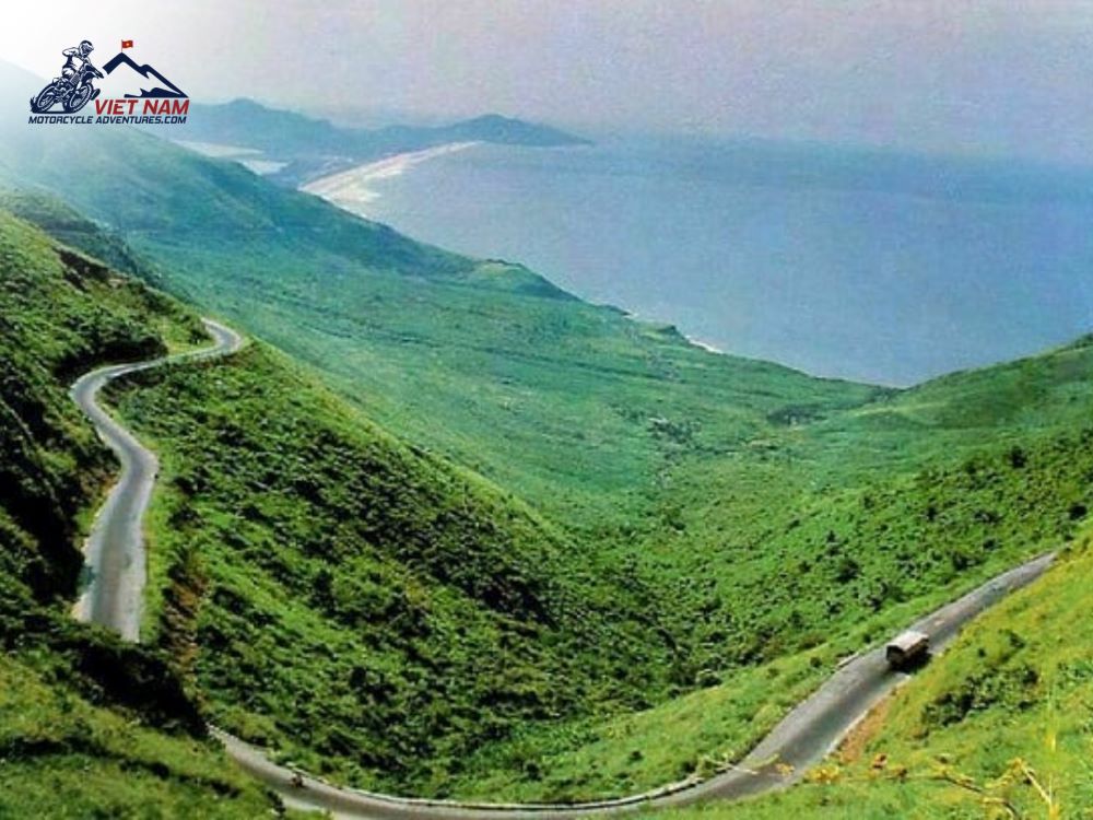 The journey to cross Hai Van Pass with a motorbike brings a wonderful, unforgettable experience